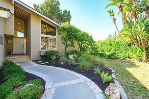 Spacious Retreat With Scenic Mountain Views