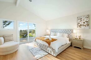 Spacious Retreat With Scenic Mountain Views