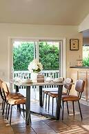 Spacious Retreat With Scenic Mountain Views