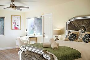 Spacious Retreat With Scenic Mountain Views