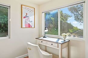 Spacious Retreat With Scenic Mountain Views