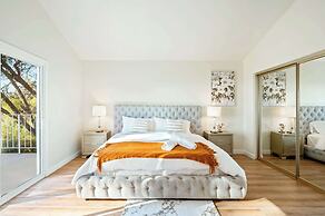 Spacious Retreat With Scenic Mountain Views