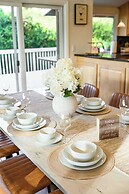 Spacious Retreat With Scenic Mountain Views