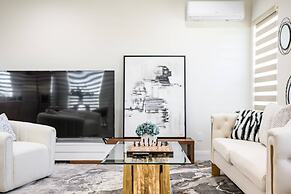 Stylish New Home Bright, Modern & Fully Stocked