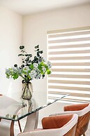 Stylish New Home Bright, Modern & Fully Stocked