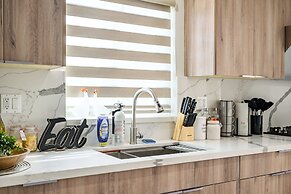Stylish New Home Bright, Modern & Fully Stocked