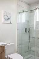 Stylish New Home Bright, Modern & Fully Stocked