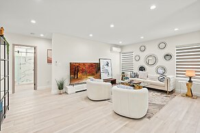 Stylish New Home Bright, Modern & Fully Stocked
