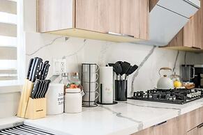 Stylish New Home Bright, Modern & Fully Stocked