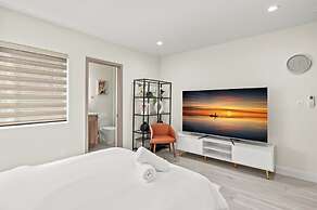 Stylish New Home Bright, Modern & Fully Stocked