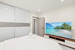 Stylish New Home Bright, Modern & Fully Stocked