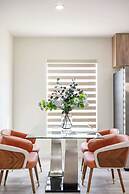 Stylish New Home Bright, Modern & Fully Stocked