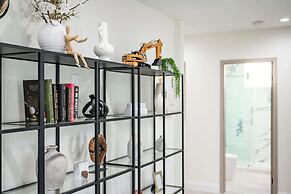 Stylish New Home Bright, Modern & Fully Stocked