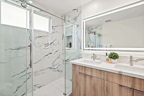 Stylish New Home Bright, Modern & Fully Stocked