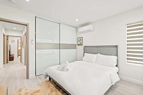 Stylish New Home Bright, Modern & Fully Stocked