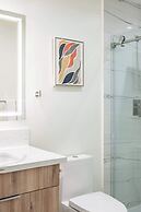 Stylish New Home Bright, Modern & Fully Stocked