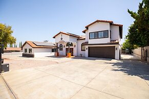 Sunny Spanish Villa Pool, Parking & Privacy