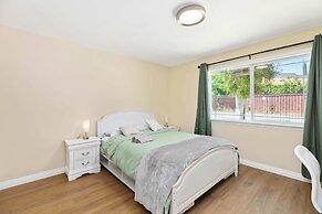 Sunny Spanish Villa Pool, Parking & Privacy