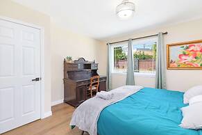 Sunny Spanish Villa Pool, Parking & Privacy