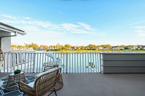 Waterfront Retreat With Stunning Views & Modern Co