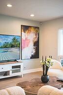 Waterfront Retreat With Stunning Views & Modern Co