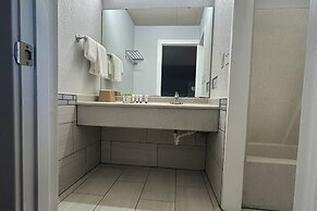 Blueway Inn & Suites Roseville