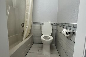Blueway Inn & Suites Roseville