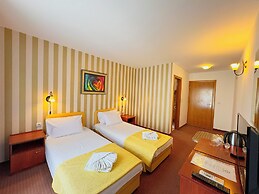 Central Hotel & Restaurant