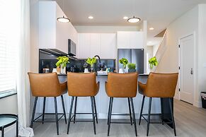 Family Friendly w Pool Near Disney at Serenity 1420