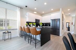 Family Friendly w Pool Near Disney at Serenity 1420