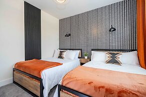 Family Friendly w Pool Near Disney at Serenity 1420