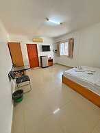 Malee Guesthouse & Restaurant