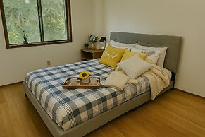 Beautiful House with Yard in Bellevue