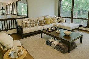 Beautiful House with Yard in Bellevue