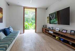 Yeguas Y64 by Wynwood House