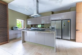 Yeguas Y64 by Wynwood House