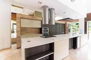 Yeguad U6 by Wynwood House