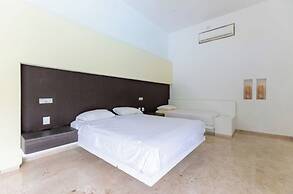 Yeguad U6 by Wynwood House