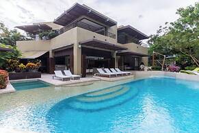 Yeguad U6 by Wynwood House