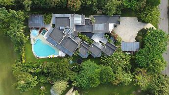 Yeguad U6 by Wynwood House