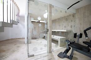 Yeguad U6 by Wynwood House