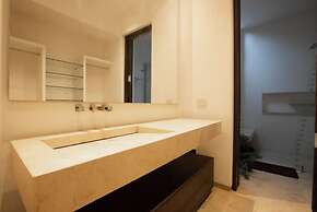 Yeguad U6 by Wynwood House