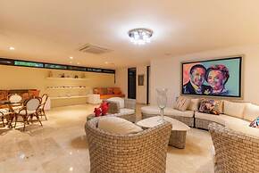 Yeguad U6 by Wynwood House