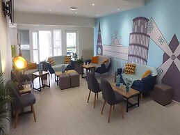 Family-friendly Retreat on the Opal Coast