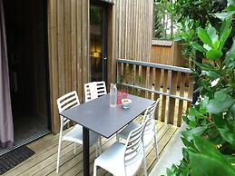 Apartment by Opal Coast Beach With Pool Access
