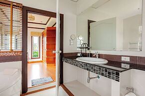 Luxury Iconic Royal Boat Pool Villa North Pattaya