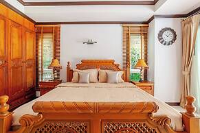 Luxury Iconic Royal Boat Pool Villa North Pattaya