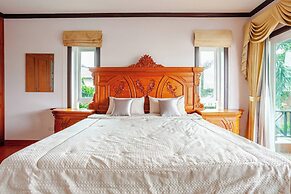 Luxury Iconic Royal Boat Pool Villa North Pattaya