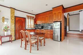 Luxury Iconic Royal Boat Pool Villa North Pattaya