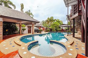 Luxury Iconic Royal Boat Pool Villa North Pattaya